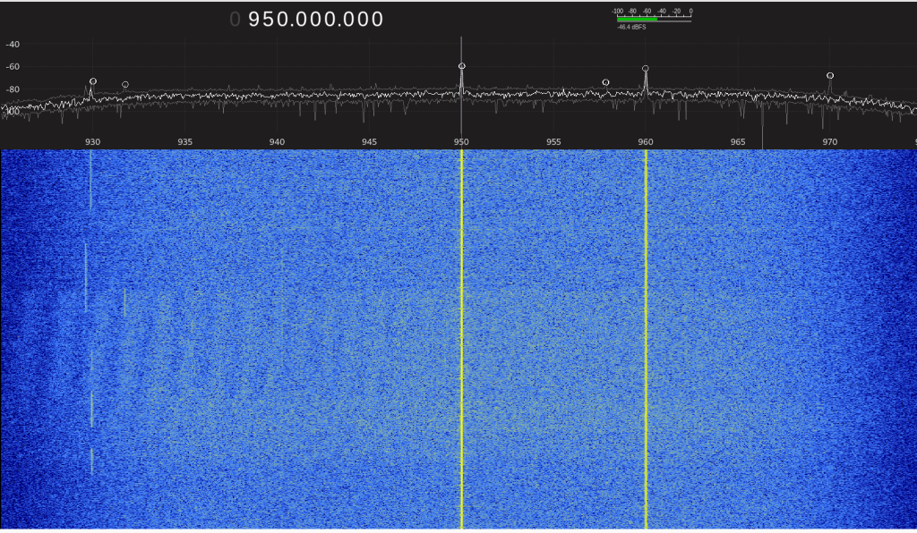 925-975 MHz spectrum emitted from EL50448