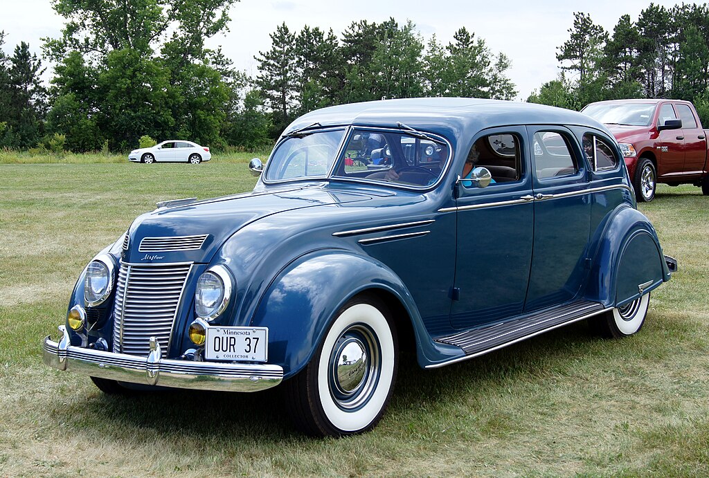 By Greg Gjerdingen from Willmar, USA – 37 Chrysler Airflow C-17, CC BY 2.0